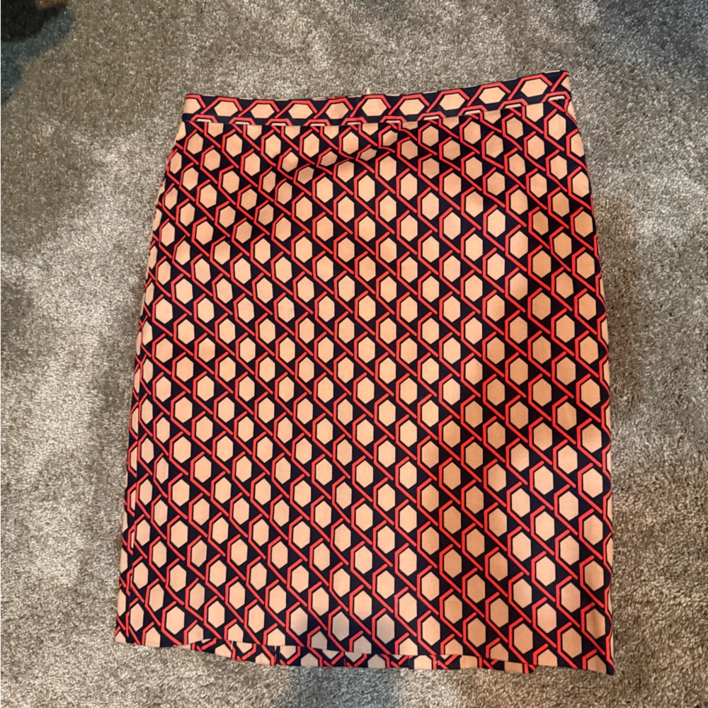 Perfect fall skirt!! Pair with boots or heals.